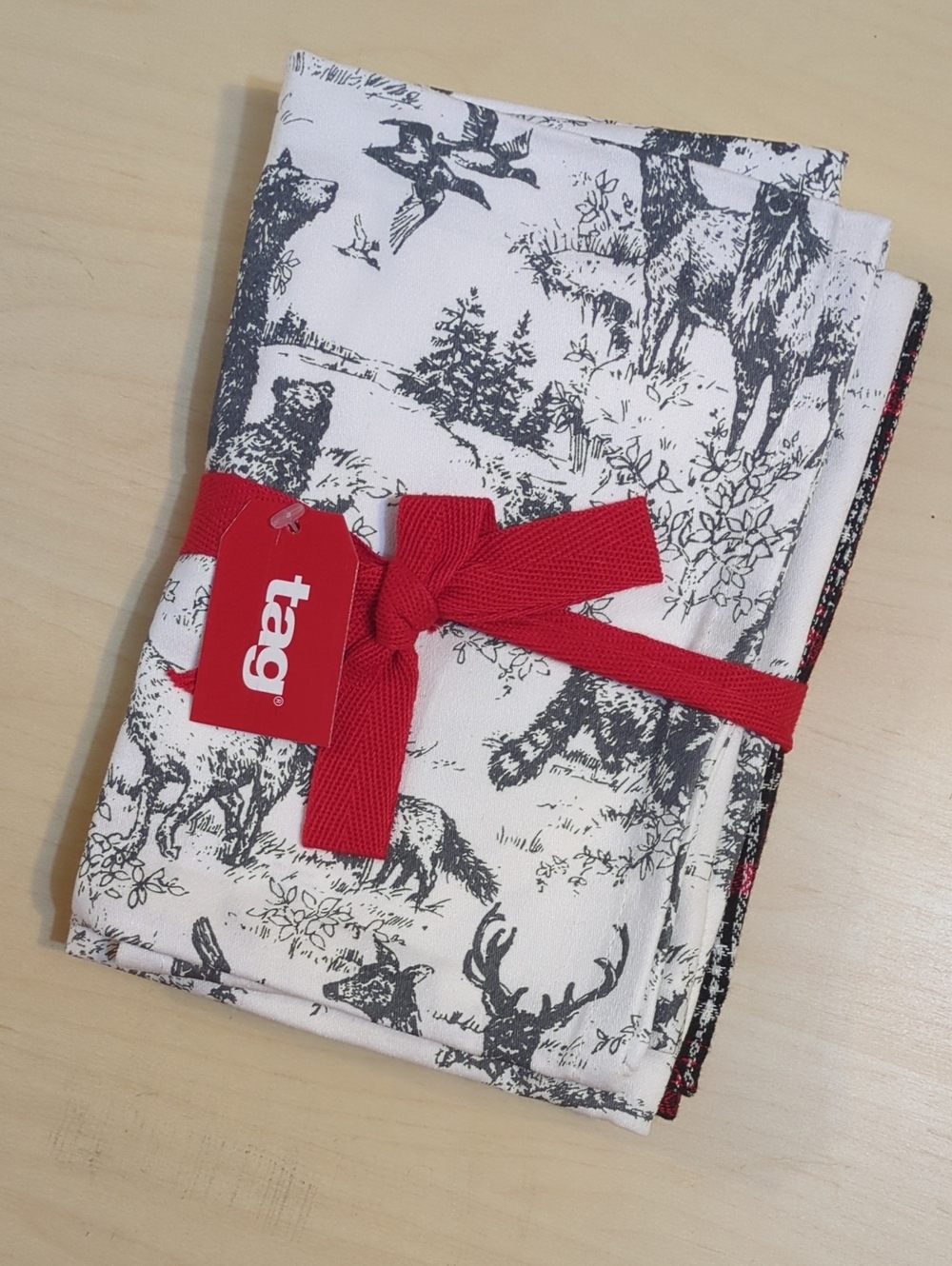 Tag White and Black Wildlife Dish Towels NWT